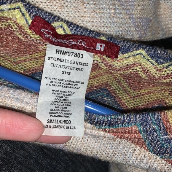 NWOT Sweater - Picture 3 of 3